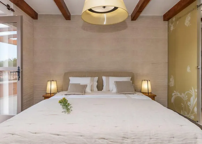 Luxury Finessa 1 With Heated Pool, Jacuzzi And Sauna וילה סקארדין