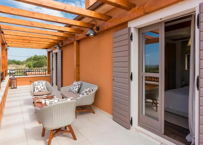 וילה Luxury Finessa 1 With Heated Pool, Jacuzzi And Sauna סקארדין