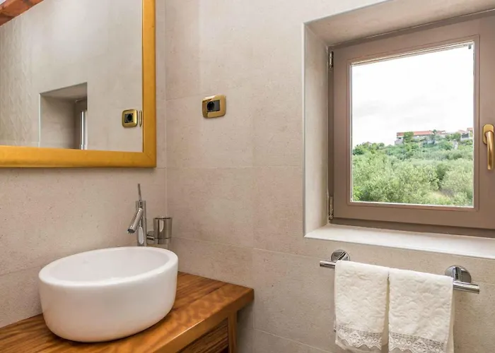 Luxury Finessa 1 With Heated Pool, Jacuzzi And Sauna * סקארדין