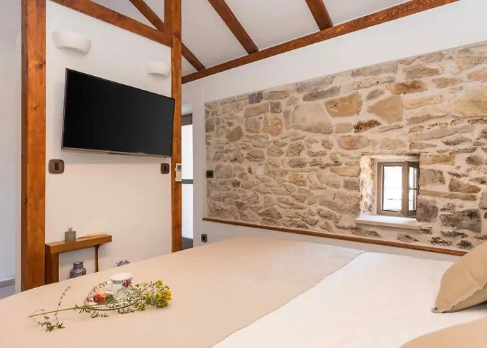 וילה Luxury Finessa 1 With Heated Pool, Jacuzzi And Sauna סקארדין