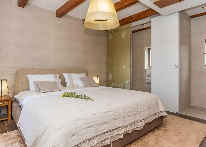 Luxury Finessa 1 With Heated Pool, Jacuzzi And Sauna *