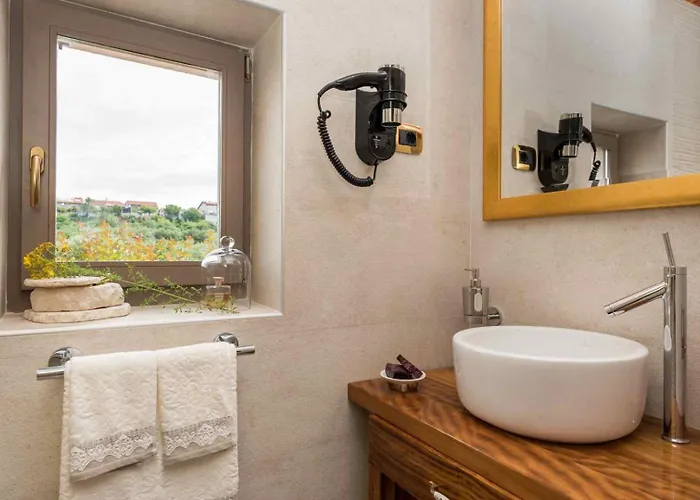 Luxury Finessa 1 With Heated Pool, Jacuzzi And Sauna סקארדין