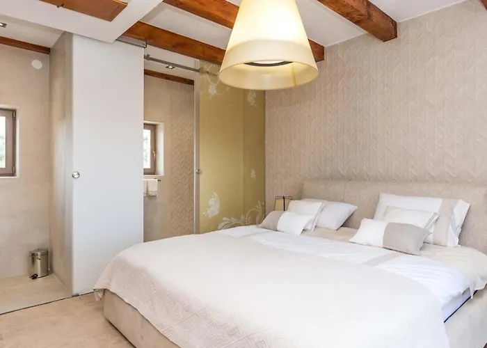 וילה Luxury Finessa 1 With Heated Pool, Jacuzzi And Sauna סקארדין