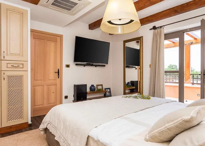 Luxury Finessa 1 With Heated Pool, Jacuzzi And Sauna וילה *