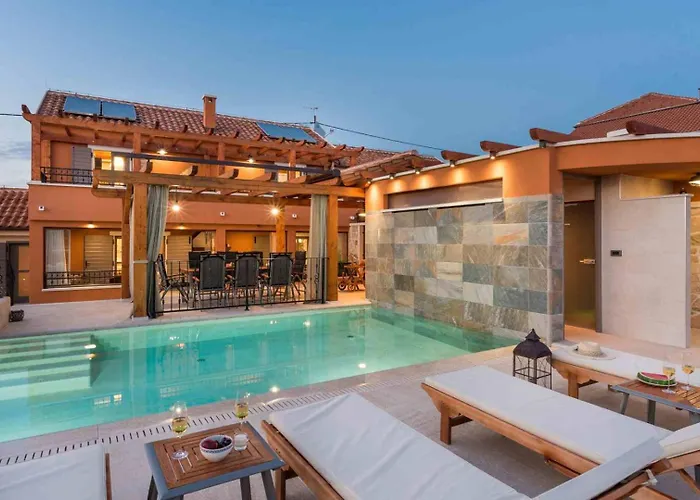 וילה Luxury Finessa 1 With Heated Pool, Jacuzzi And Sauna סקארדין