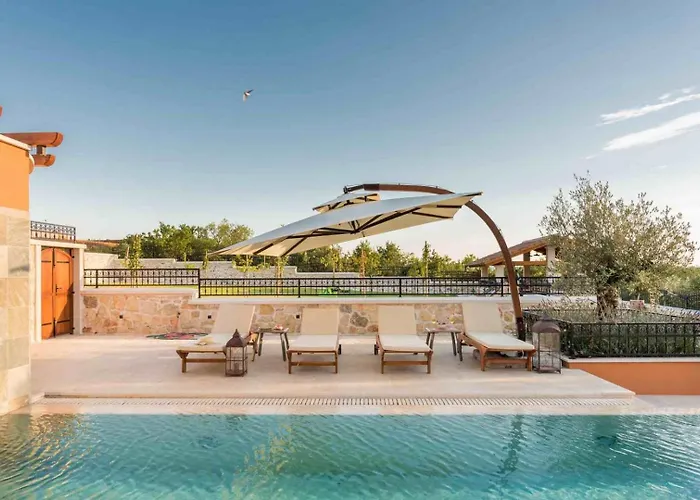 Luxury Finessa 1 With Heated Pool, Jacuzzi And Sauna *