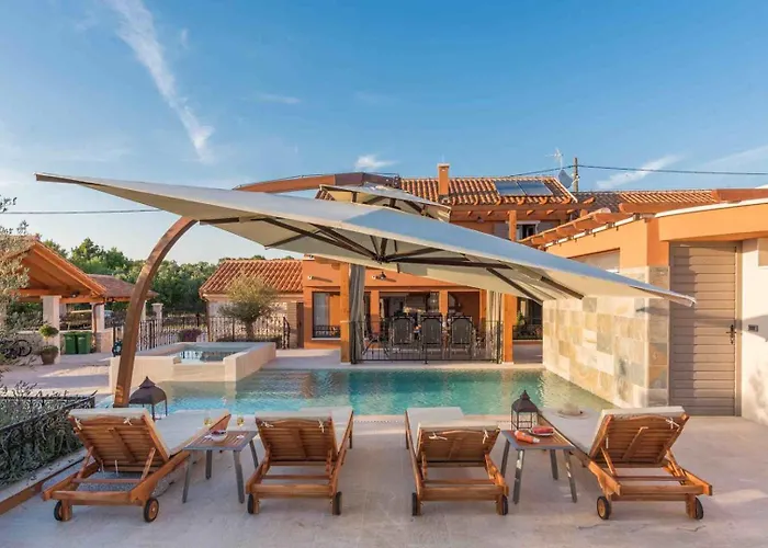 Luxury Finessa 1 With Heated Pool, Jacuzzi And Sauna * סקארדין