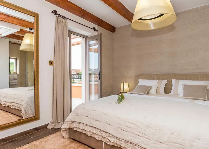 וילה Luxury Finessa 1 With Heated Pool, Jacuzzi And Sauna סקארדין